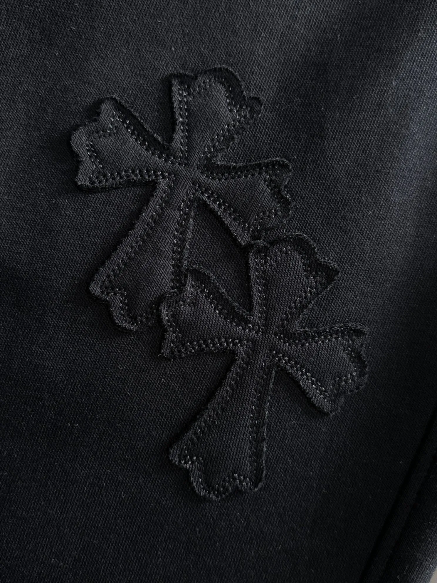 P310 Chrome Hearts* (exclusive quality in the market) hot style 2꯭0꯭2꯭5 new autumn pants original ⌚️ high version Chrome Hearts The fabric is made of 380g high-density double-sided Chinese custom fabric. It does not deform or shrink. The three-dimensional drape is amazing. Process introduction: front and back burnt appliqué embroidery. Customized hardware accessories. Color: black SIZE: M-XXXL